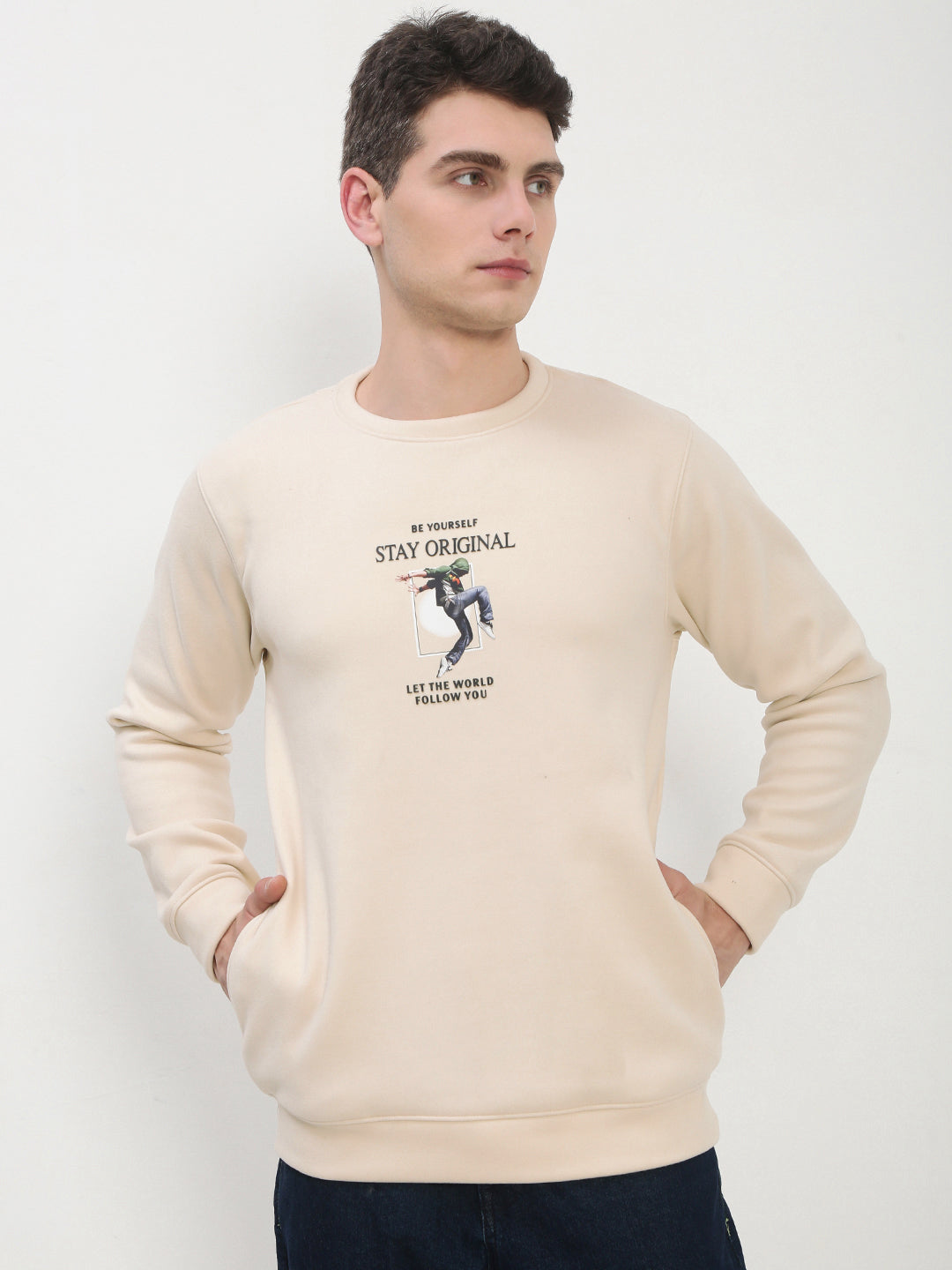 Men's Beige Graphic Print Round Neck Pullover Sweatshirt